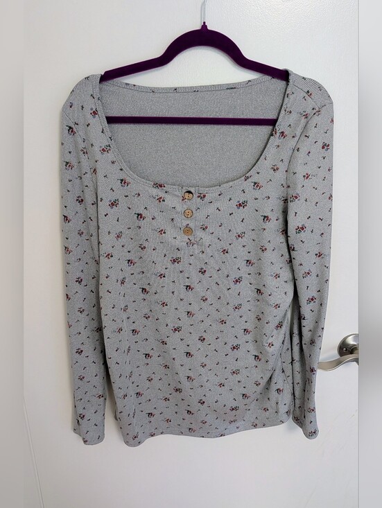 SHEIN Tops - Grey Floral Long Sleeve Top - Women's Size Large